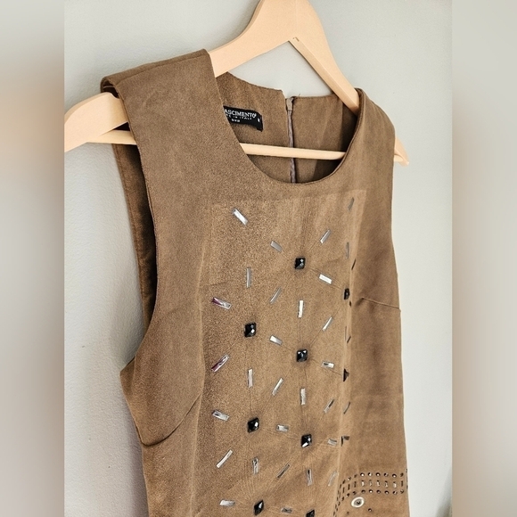 Designer dress Rinascimento tan color with ornements - Picture 2 of 4